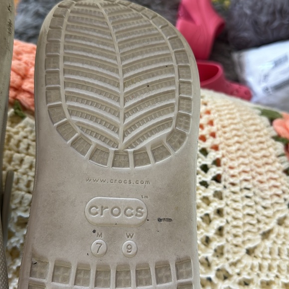 Platform Crocs Size 9 Bone Colour - Picture 3 of 3